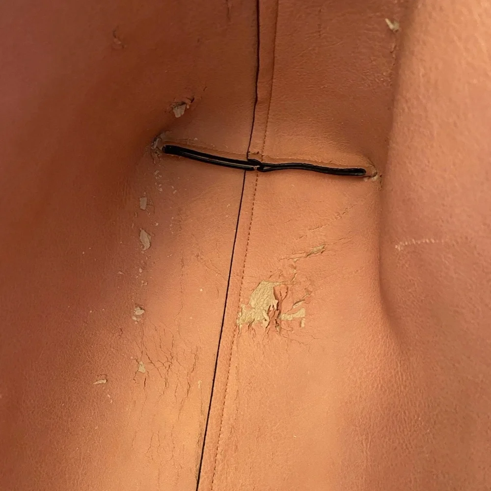 De Vesti Blush Croc-Embossed Tote and Pouch Set - Picture 6 of 7